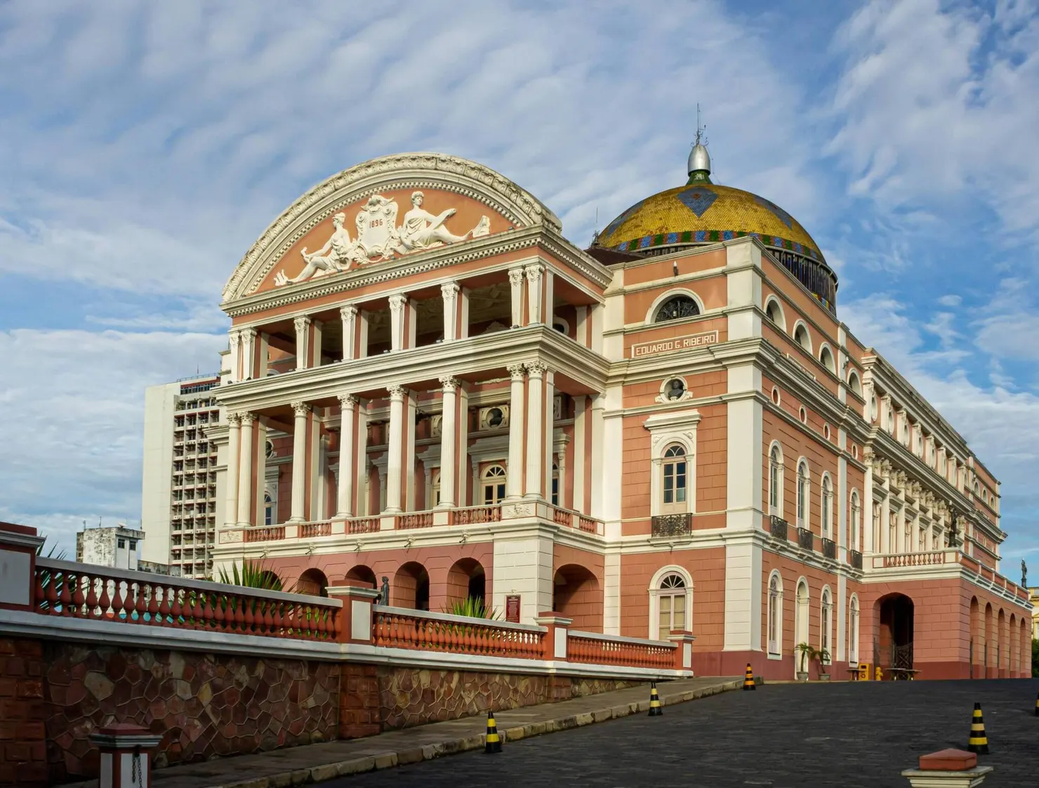 Manaus: sabores inéditos, múltiplas culturas indígenas e o teatro mais lindo do Brasil