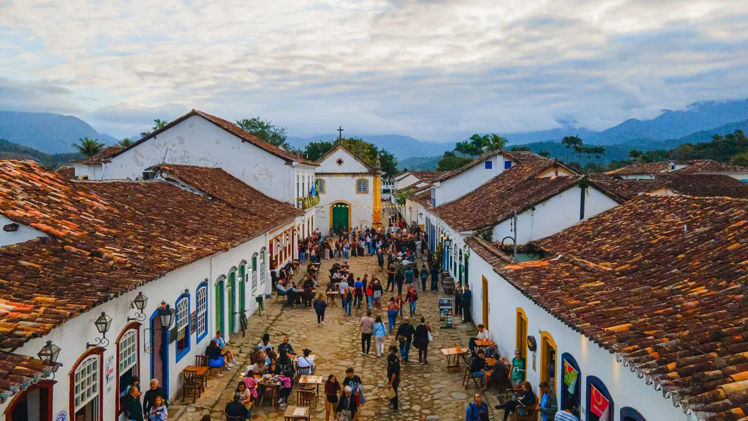 Paraty: os restaurantes, as compras e os passeios pra fazer durante a maior festa literária do país