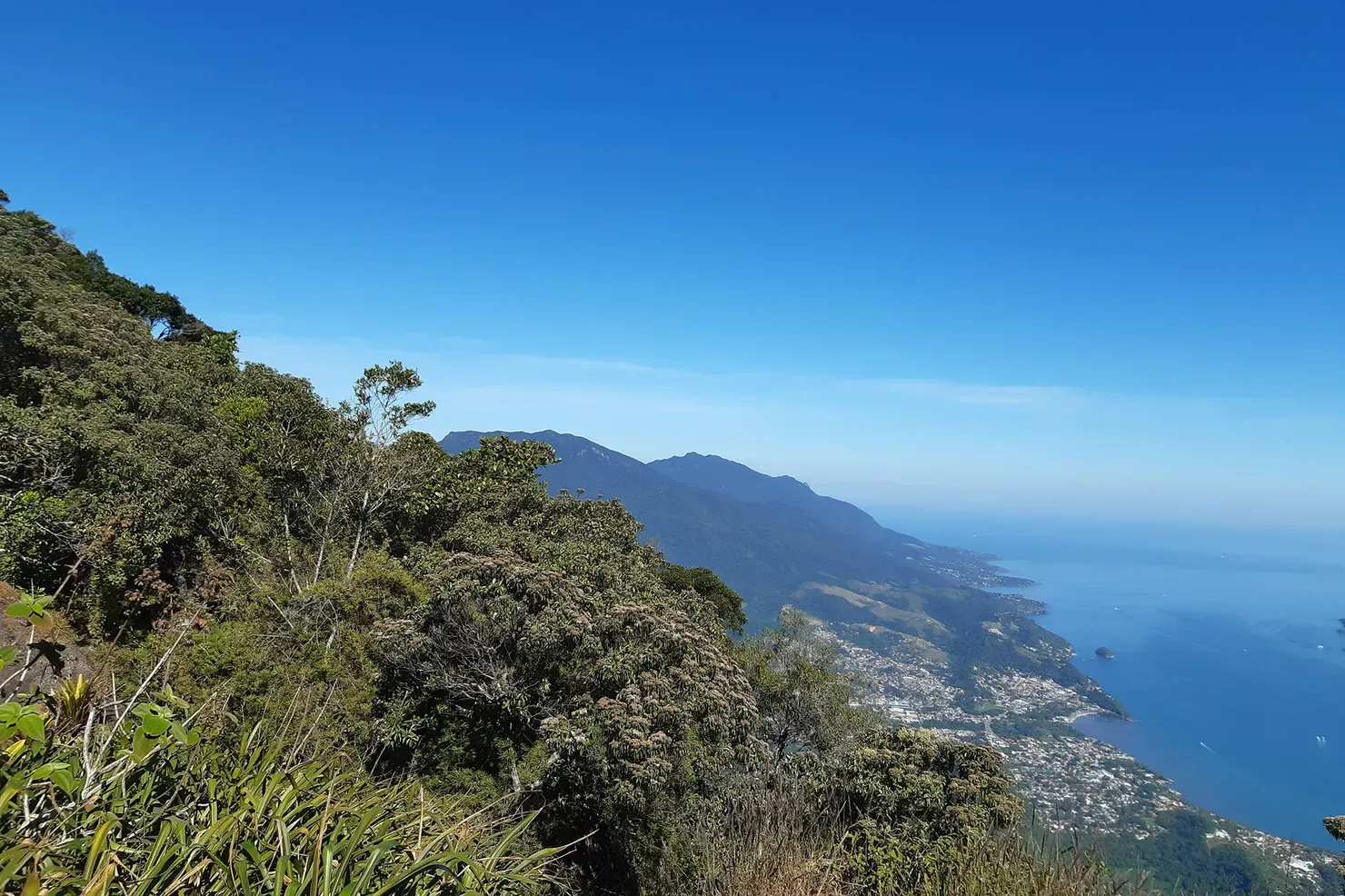 As melhores trilhas para explorar Ilhabela, no Litoral Norte de São Paulo
