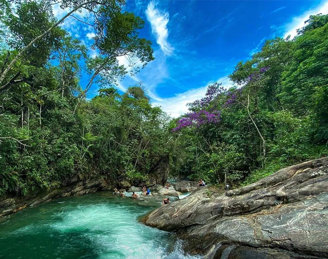 Trilha do Poço Azul, em Lavrinhas, São Paulo
