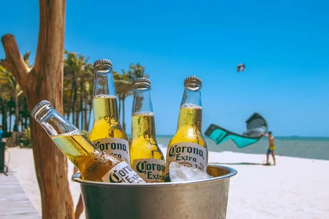 Outro Beach Club