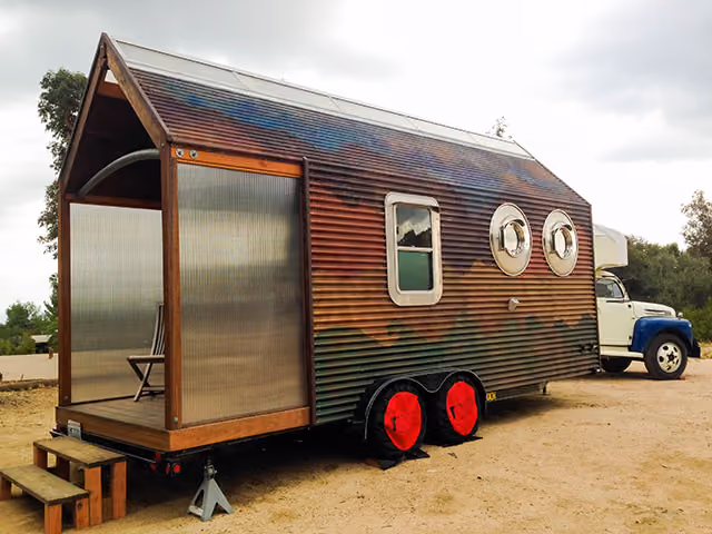 dominique-moody-nomad-house-tiny-micro
