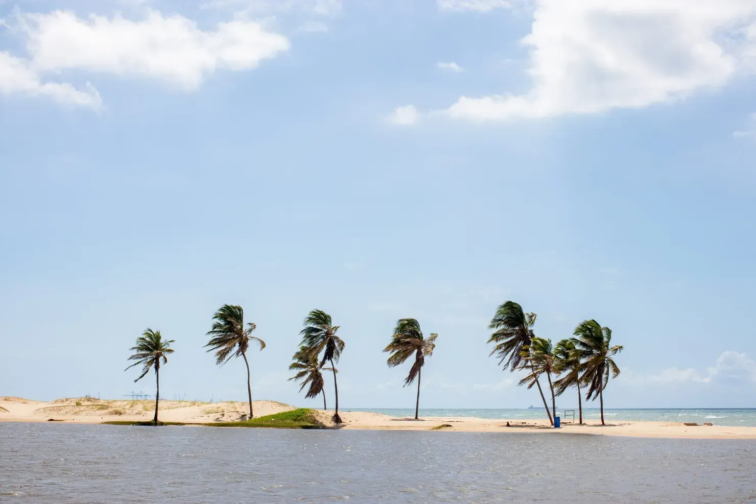 Praia do Cumbuco: as melhores dicas pra curtir esse paraíso do kite, ao lado de Fortaleza