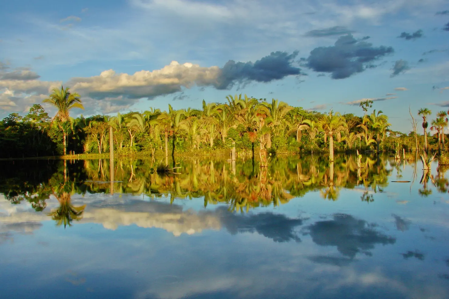 Lagoa das Araras, no vilarejo Bom Jardim, Nobres, Mato Grosso