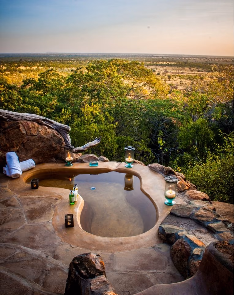 Elsas-Kopje-Meru-Kenya-outdoor-bath-conde-nast-traveller-18june14-pieter-ras_1440x960