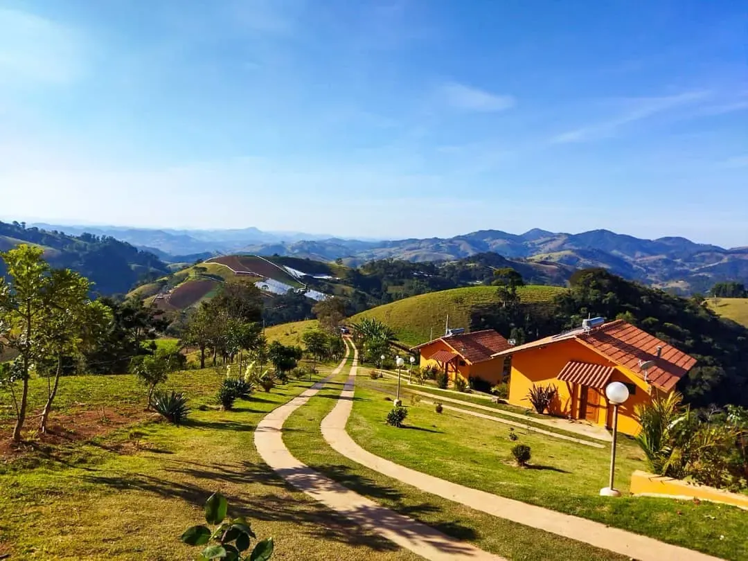 Gonçalves: a 190 km de São Paulo, tem o melhor da vida mineira