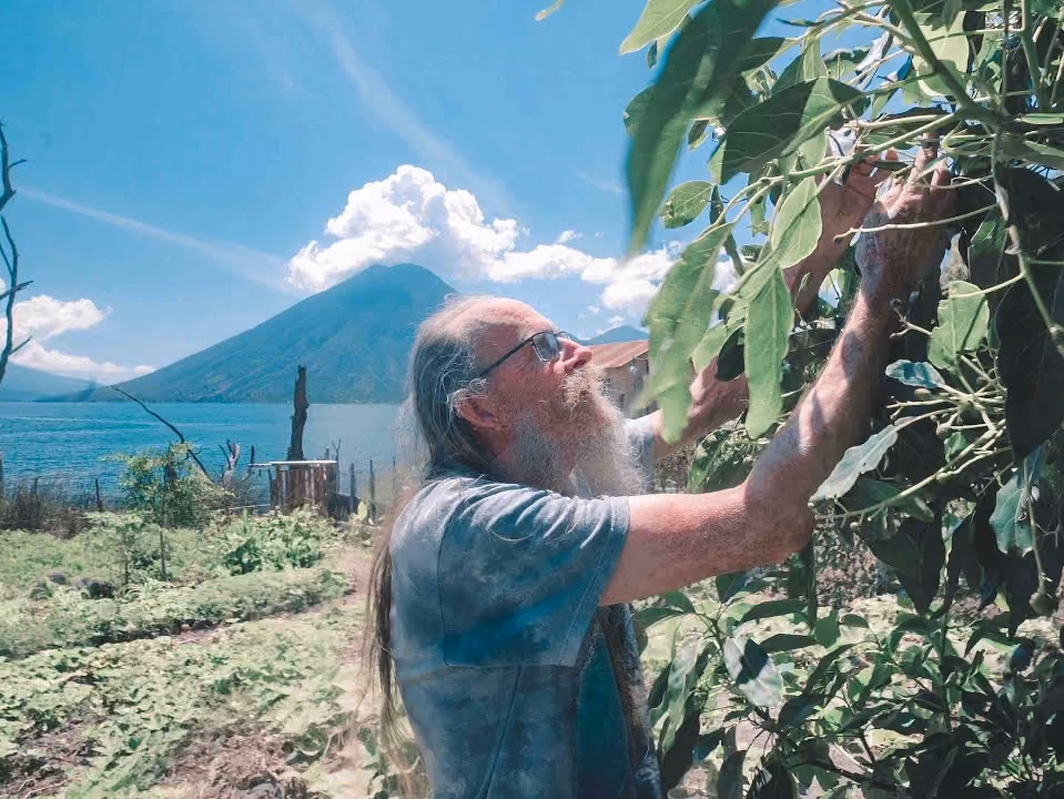 Keith Wilson, geólogo conhecido por popularizar o ritual do cacau sagrado