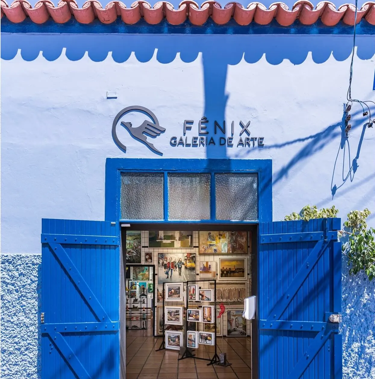 Fachada da galeria de arte Fênix