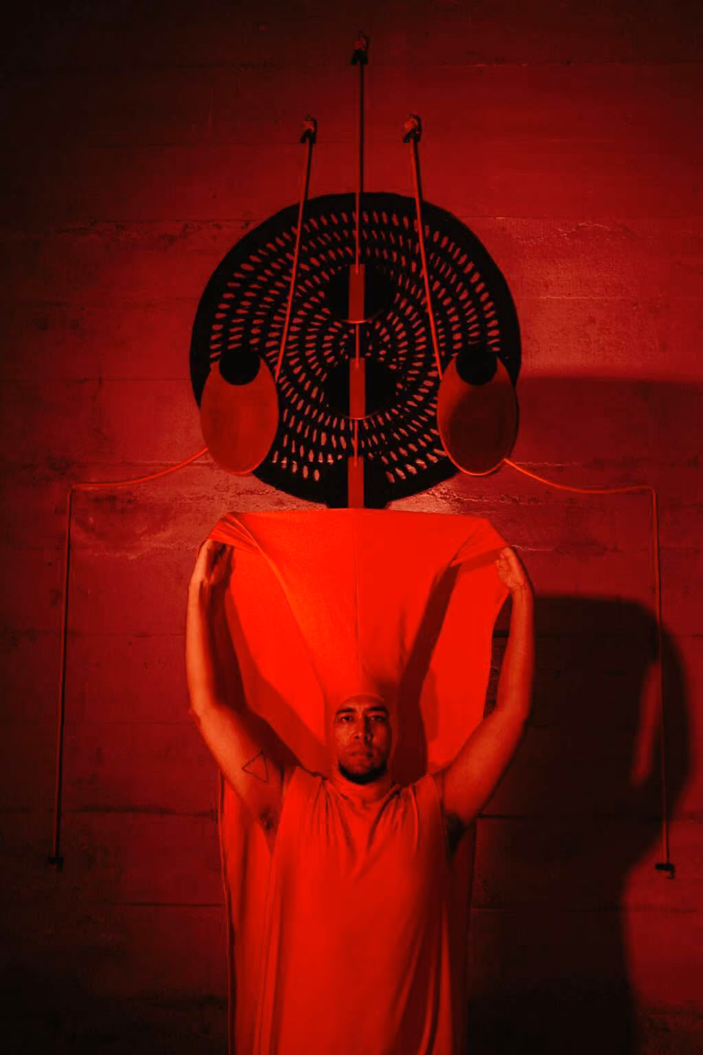 Orbita Vermelha, de Yhuri Cruz - 7 talentos da arte contemporânea pra ficar de olho
