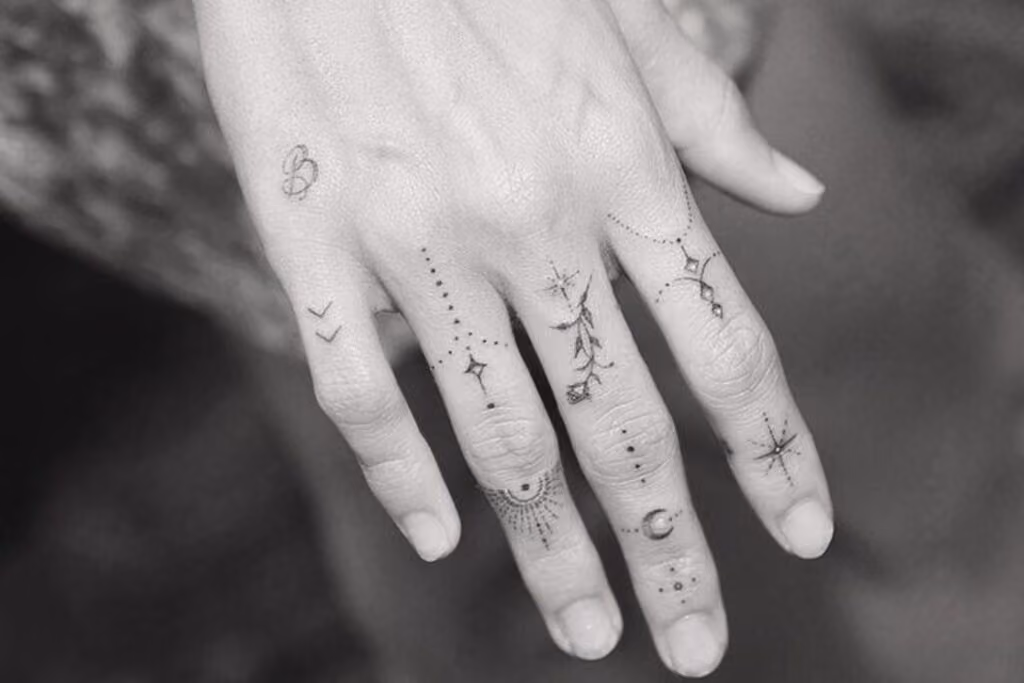 Microtatuagens no dedo