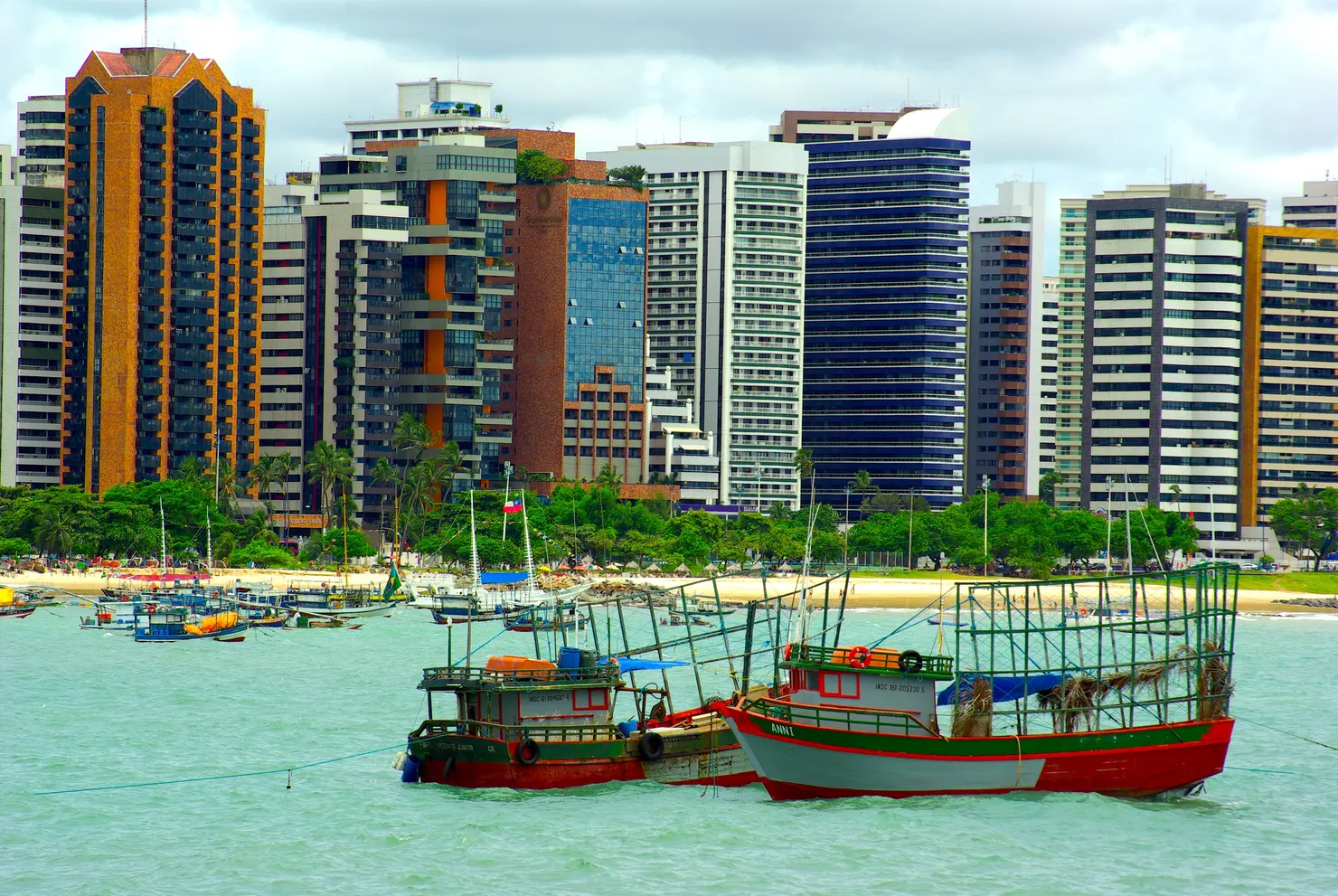 Fortaleza: feiras de artesanato, caminhadas pela orla, bons drinks e o vento constante da capital cearense