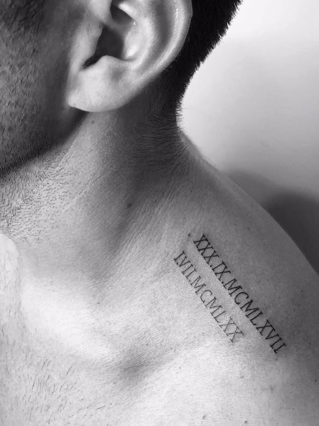 Microtatuagem no ombro