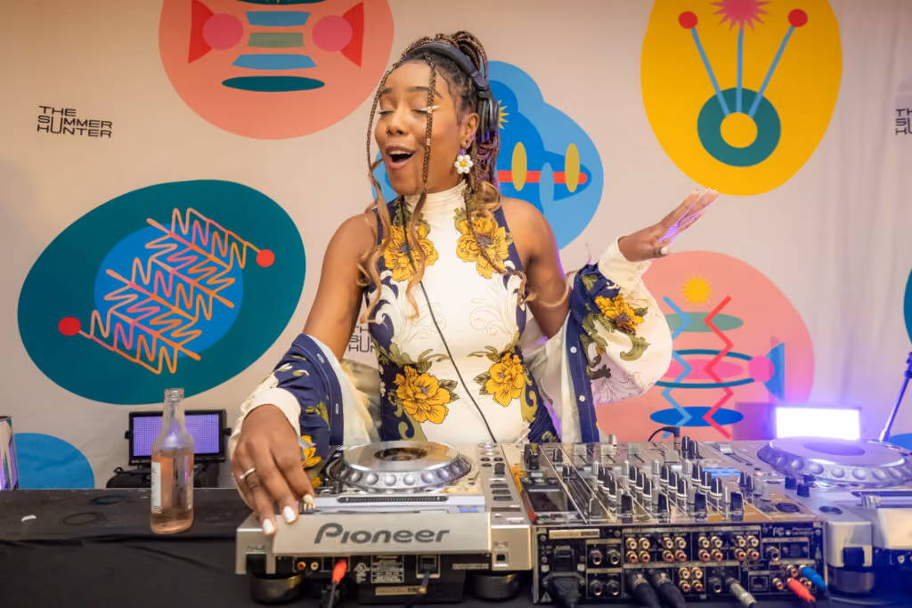 DJ Lys ventura na Casa The Summer Hunter em SP