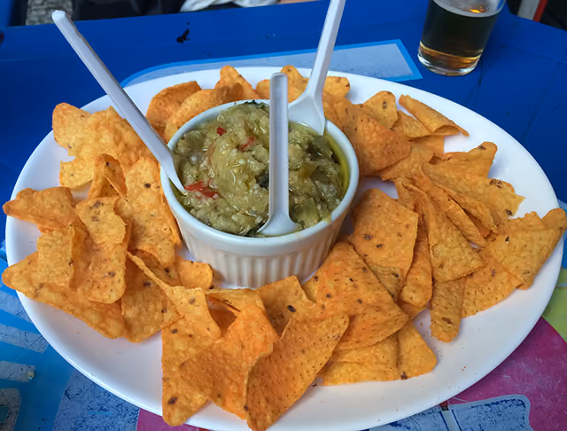 guacamole-jilo-bar-momo