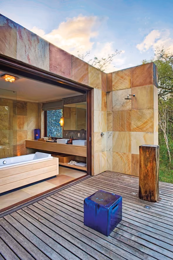 outdoor-bathroom-at-andbeyond-phinda-homestead-south-africa-conde-nast-traveller-26jan15-pr_592x888