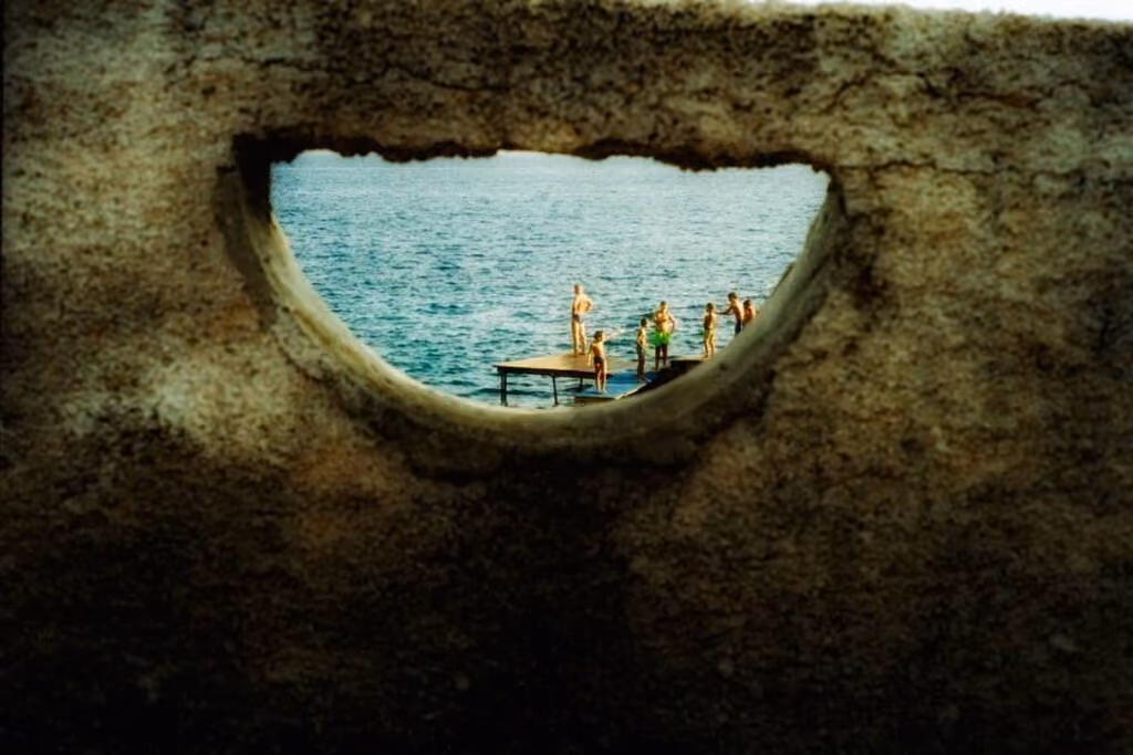 Ensaio "Youth", no Mediterrâneo, de Miro Lovejoy Teplitzky