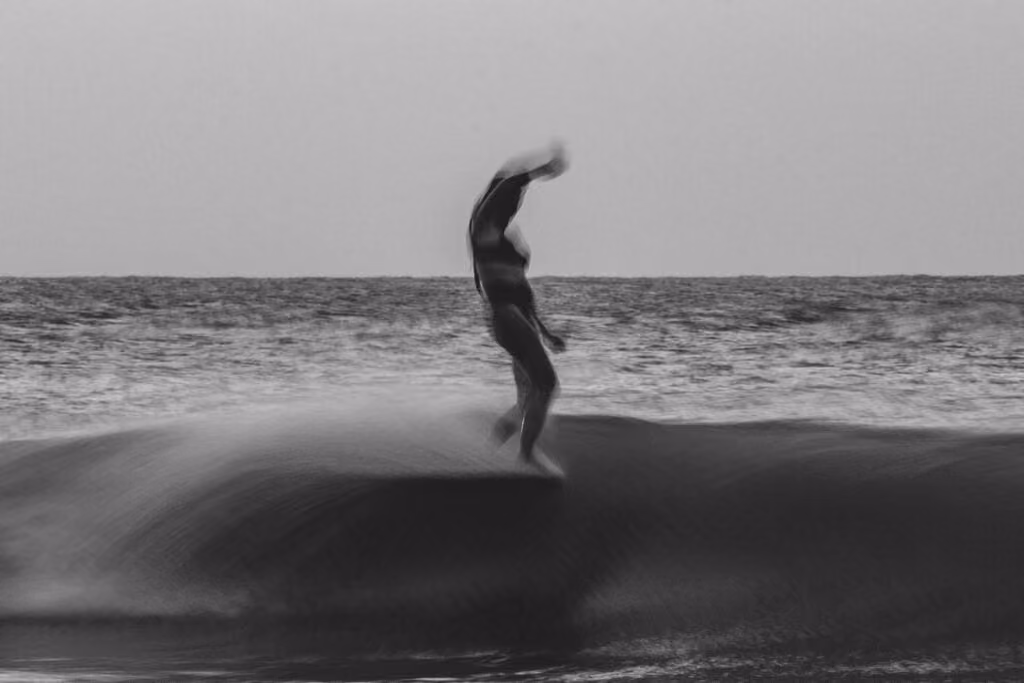 Praia do Madeiro, em Pipa, é considerada um paraíso do longboard